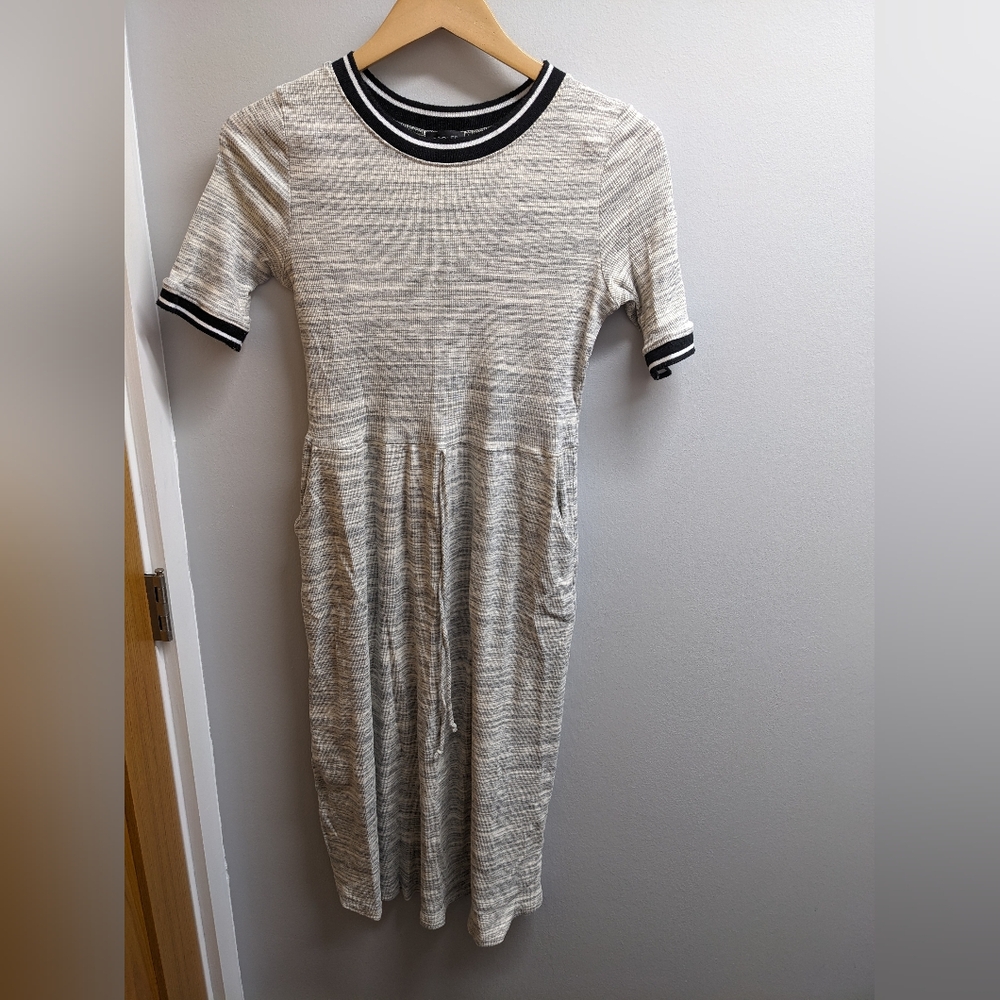 Roolee Short Sleeve Heather Gray Midi Dress with Pockets Size Large